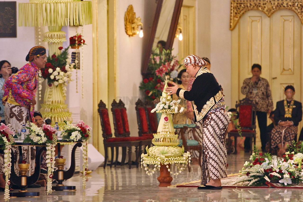 Jumenengan KGPAA Paku...