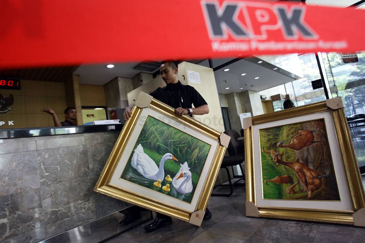 Kementan Serahkan Gratifikasi...