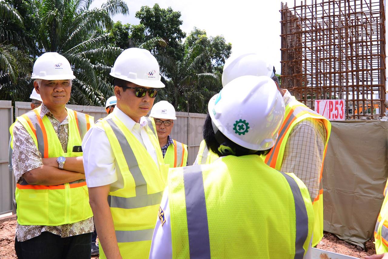 Menhub Tinjau Proyek...