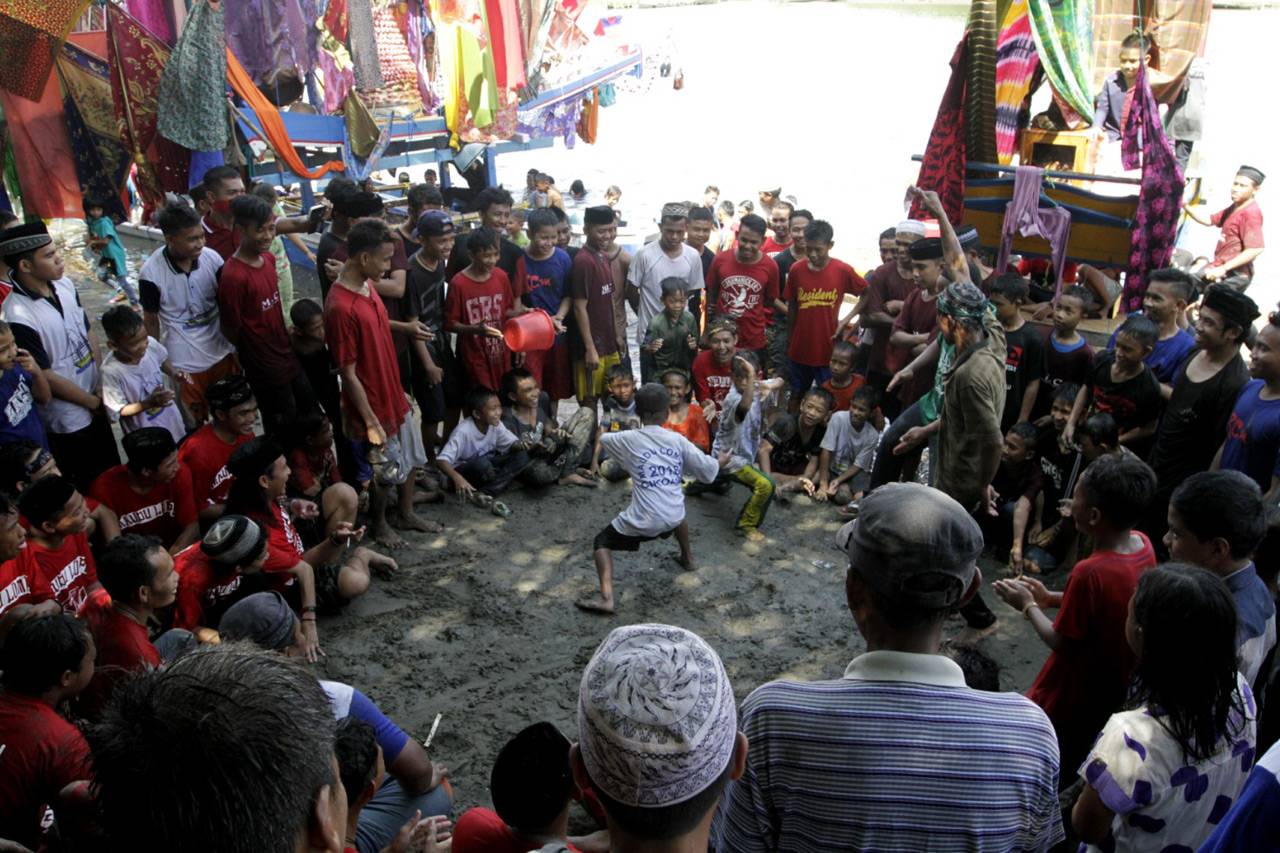 Kapal Hias Maudu Lompoa...