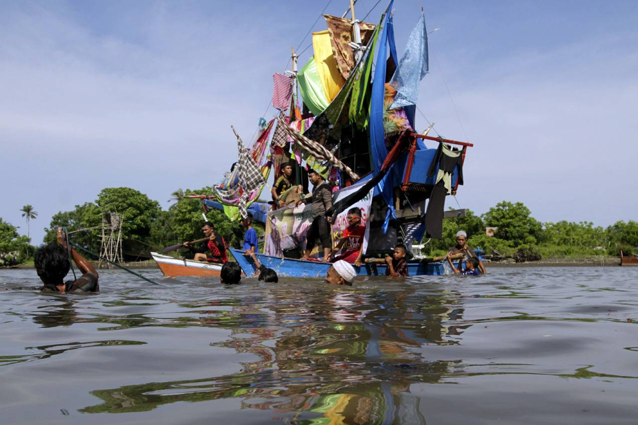 Kapal Hias Maudu Lompoa...
