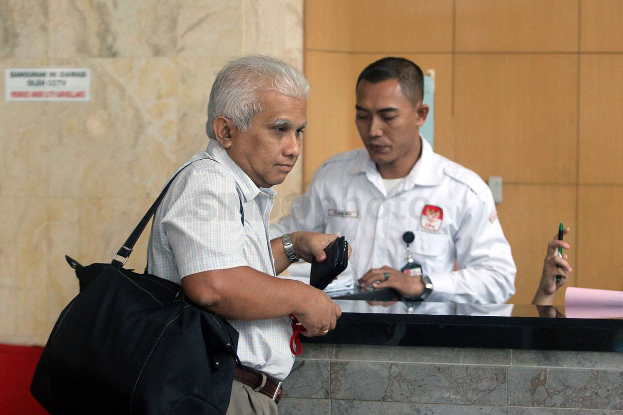KPK Periksa Mantan Direktur...