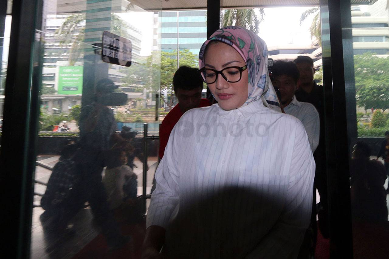KPK Periksa Menantu...