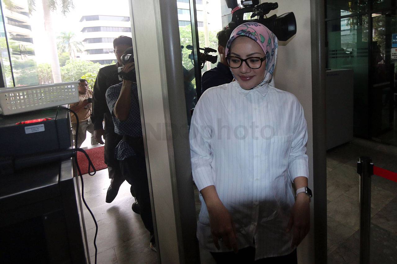 KPK Periksa Menantu...