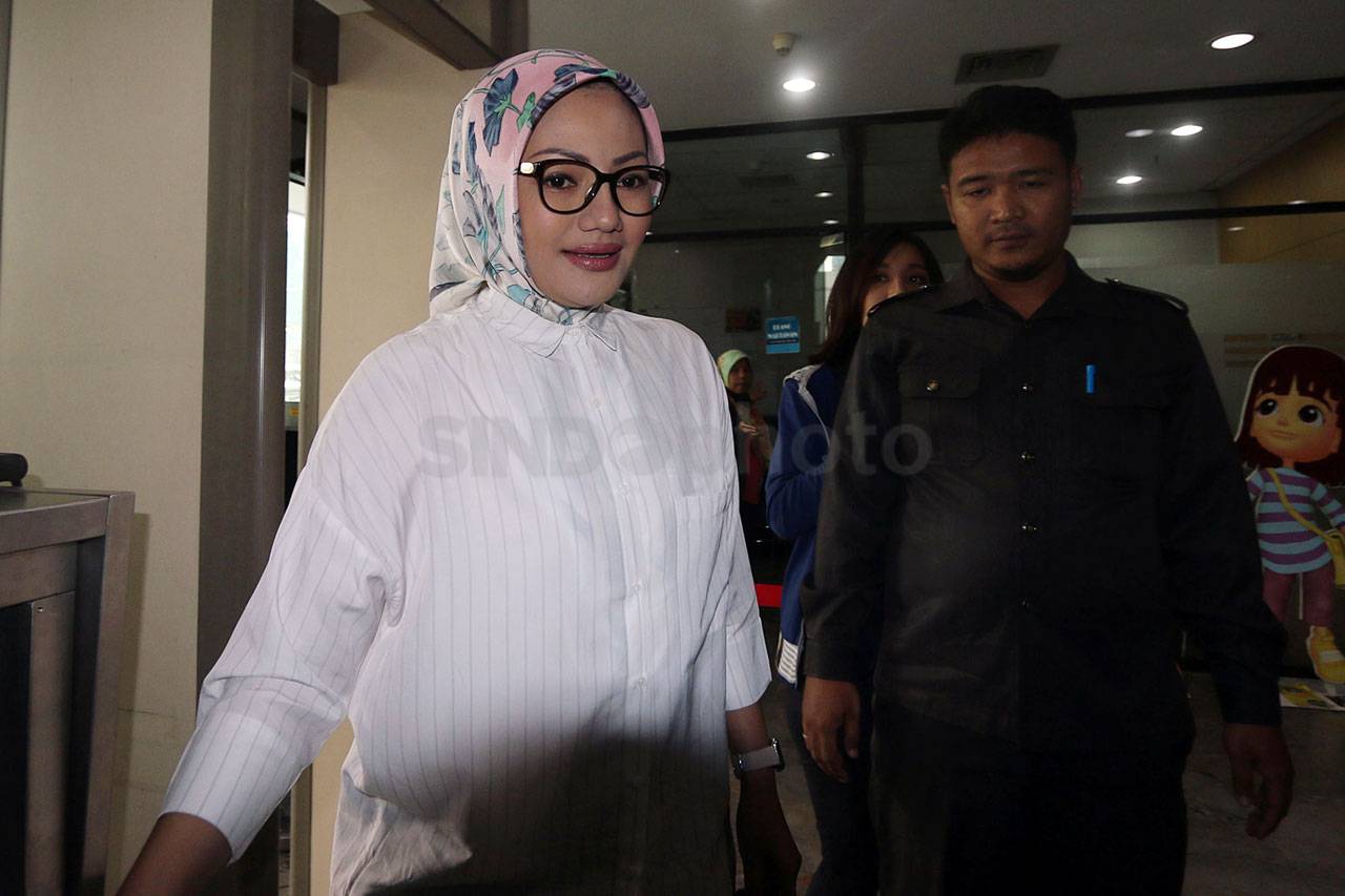 KPK Periksa Menantu...
