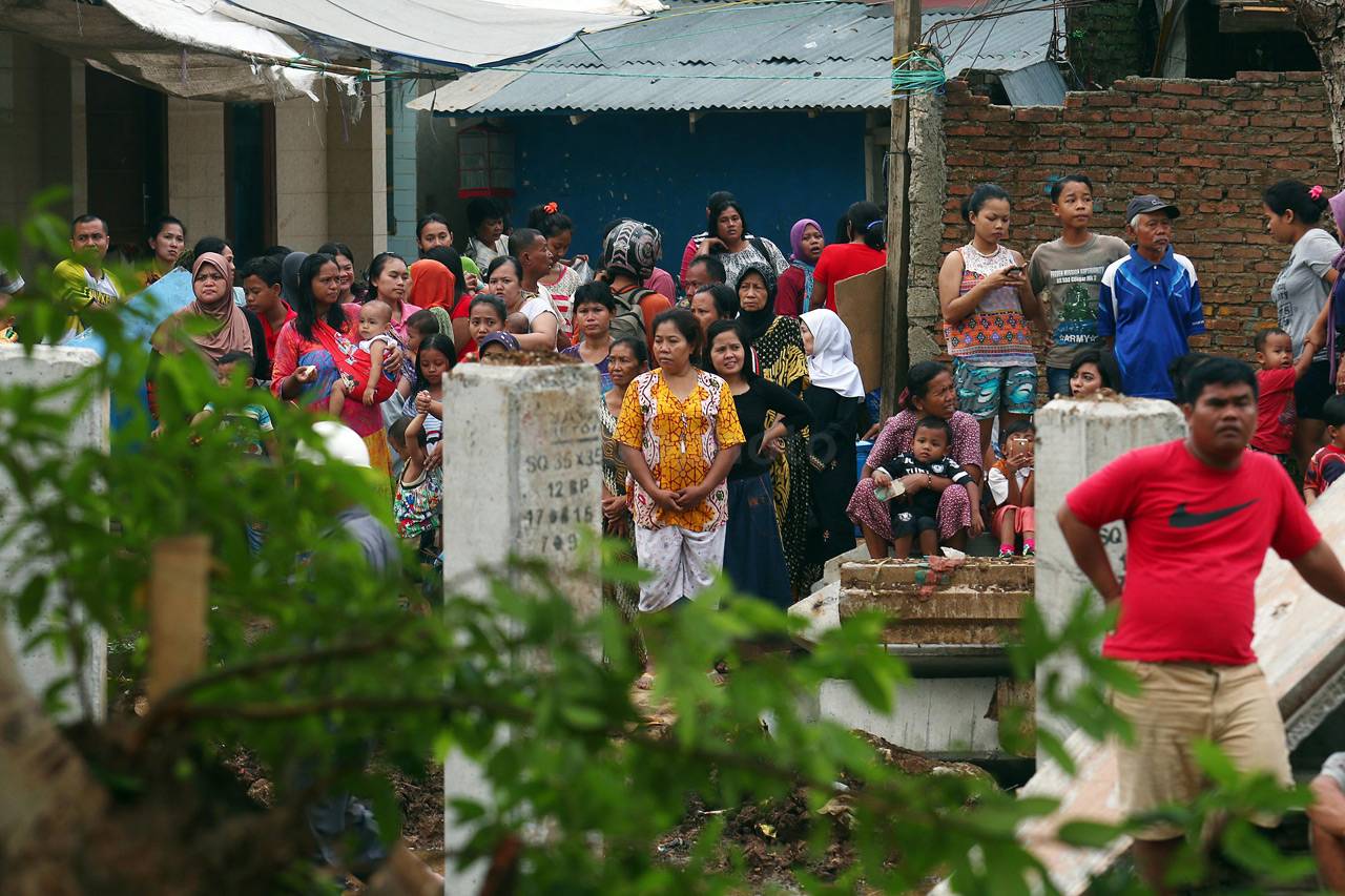Puluhan Rumah di Bukit...