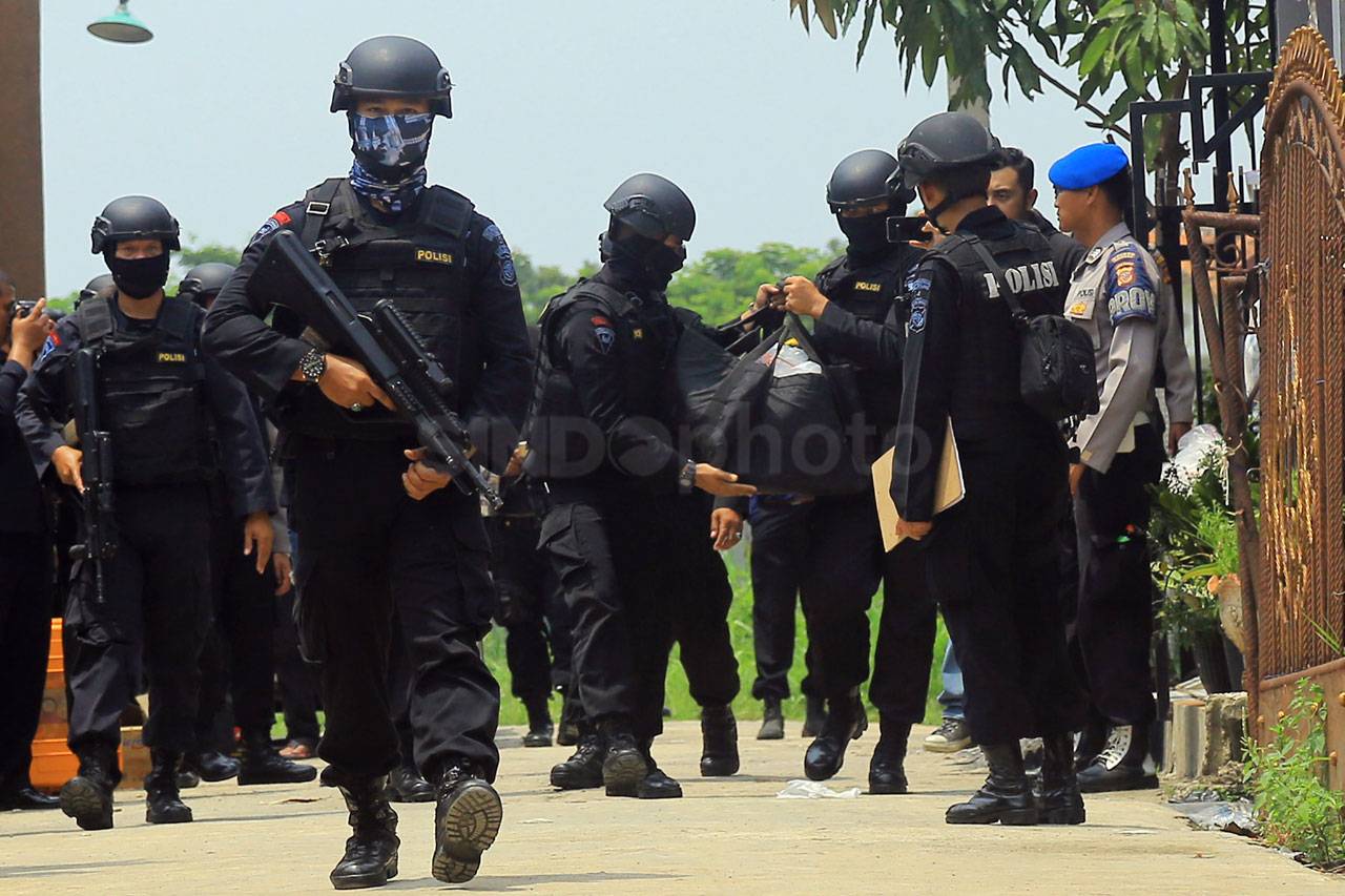 Densus 88 Geledah Rumah...