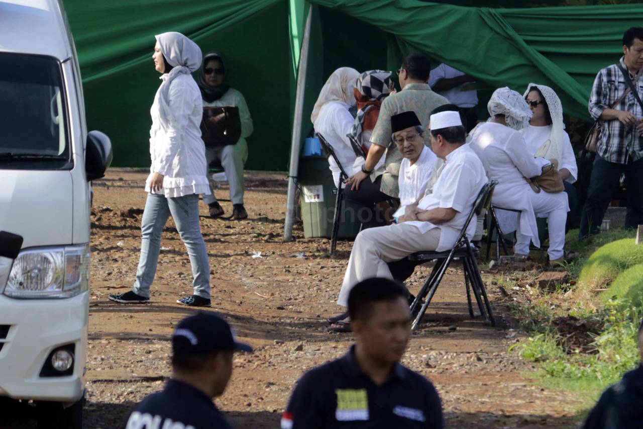 Polisi Bongkar Kuburan...