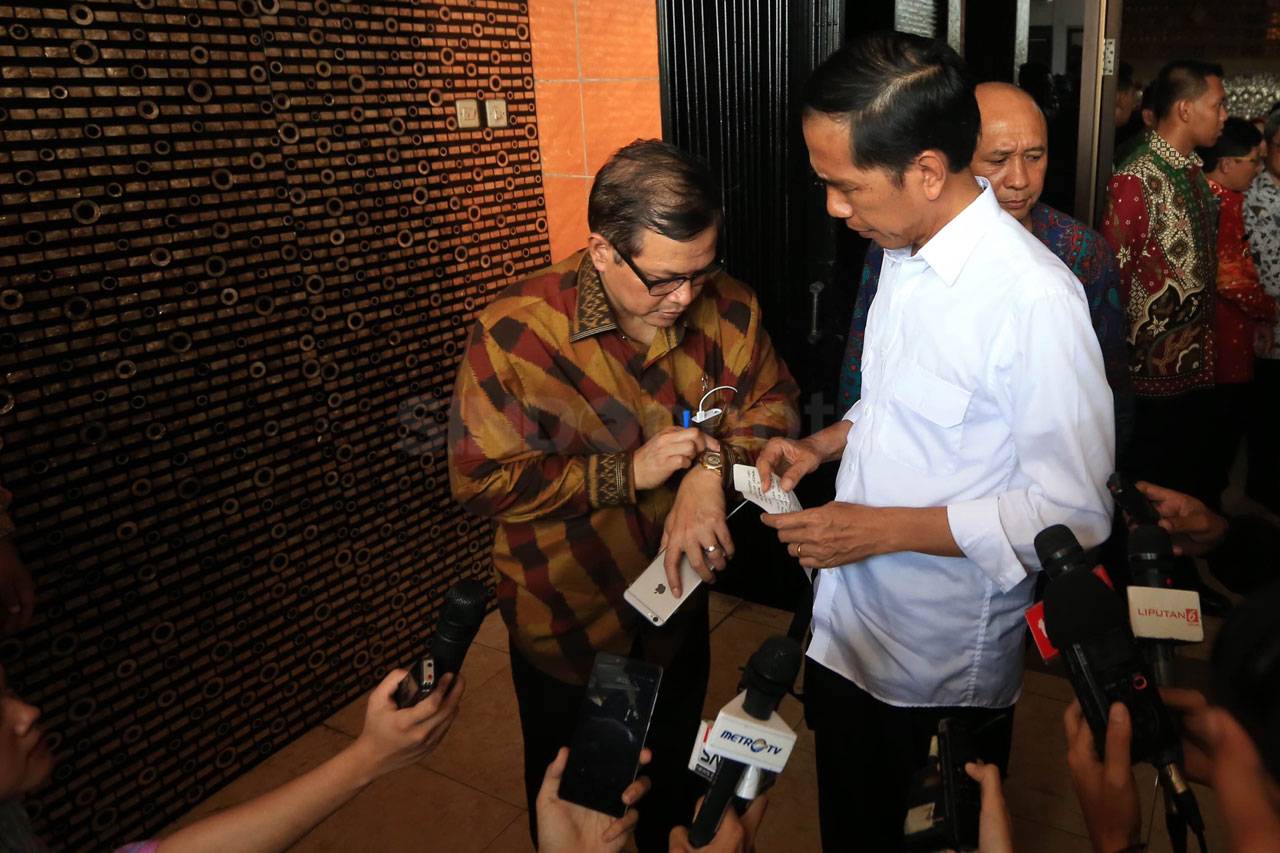 Presiden Jokowi Kutuk...