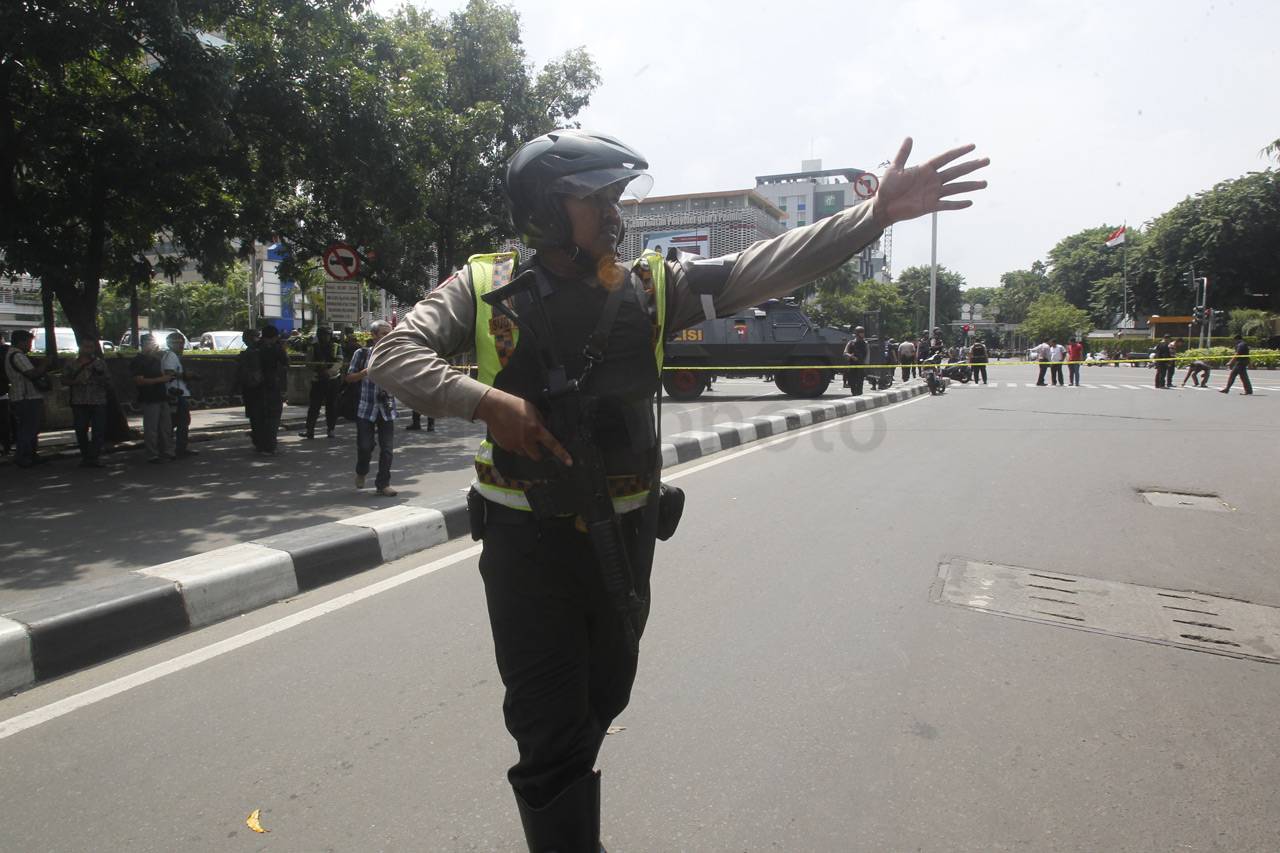 Aksi Baku Tembak di...