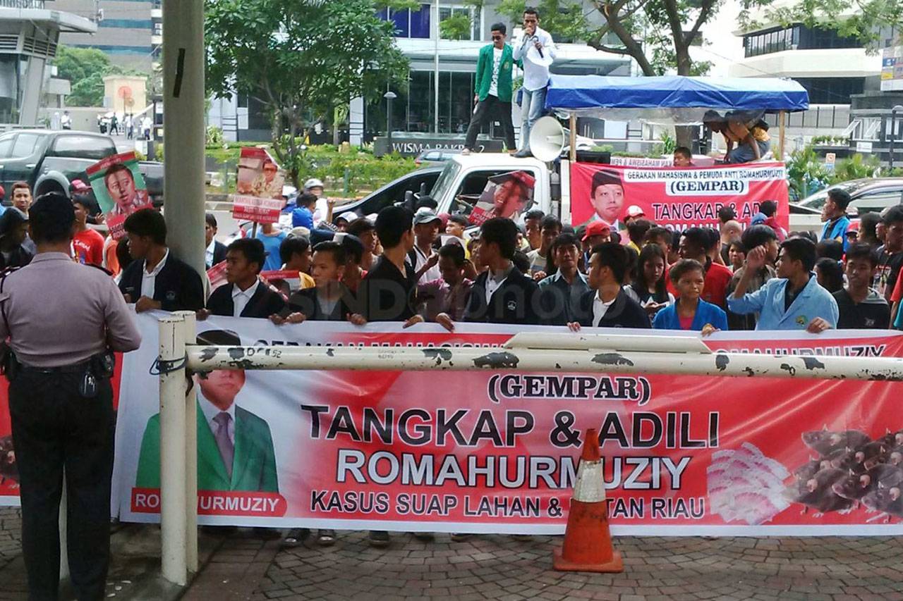Mahasiswa Desak KPK...
