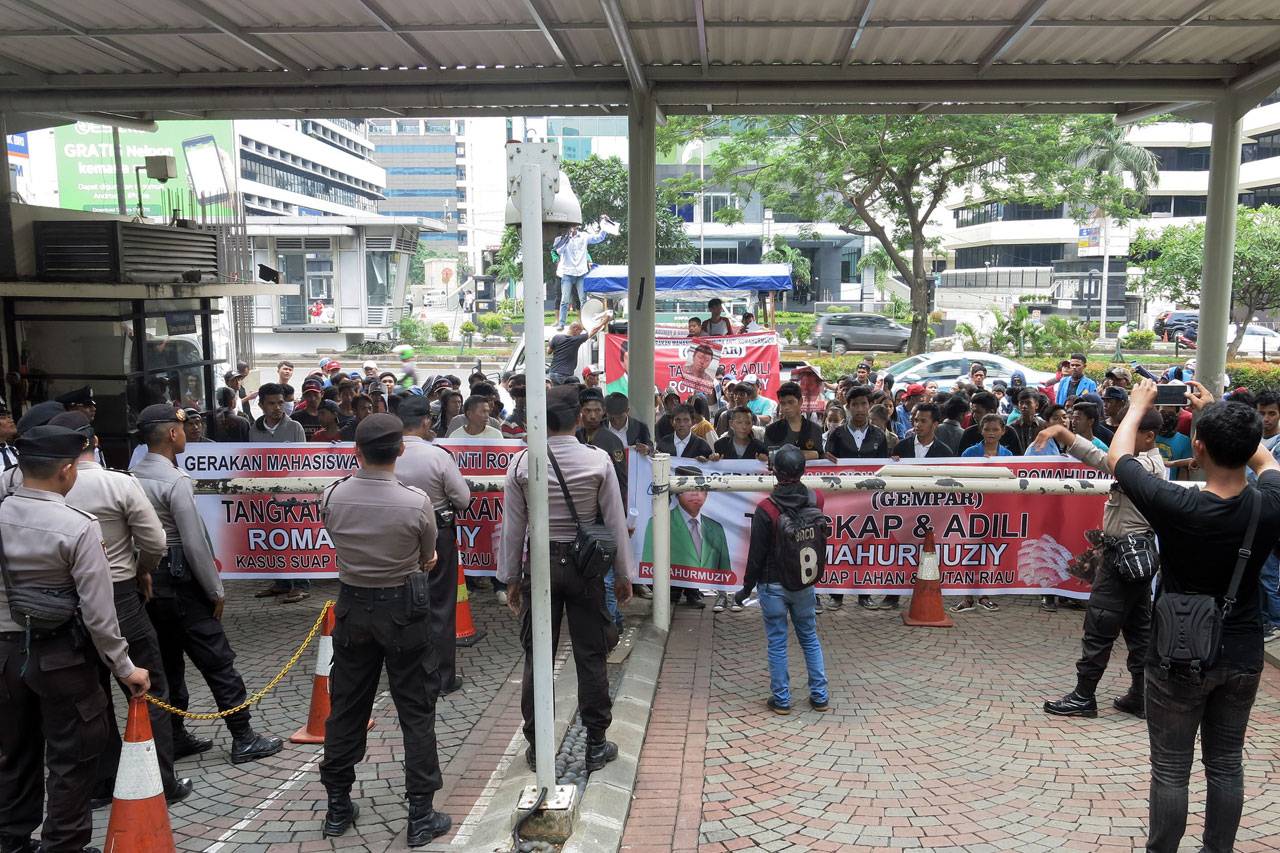 Mahasiswa Desak KPK...