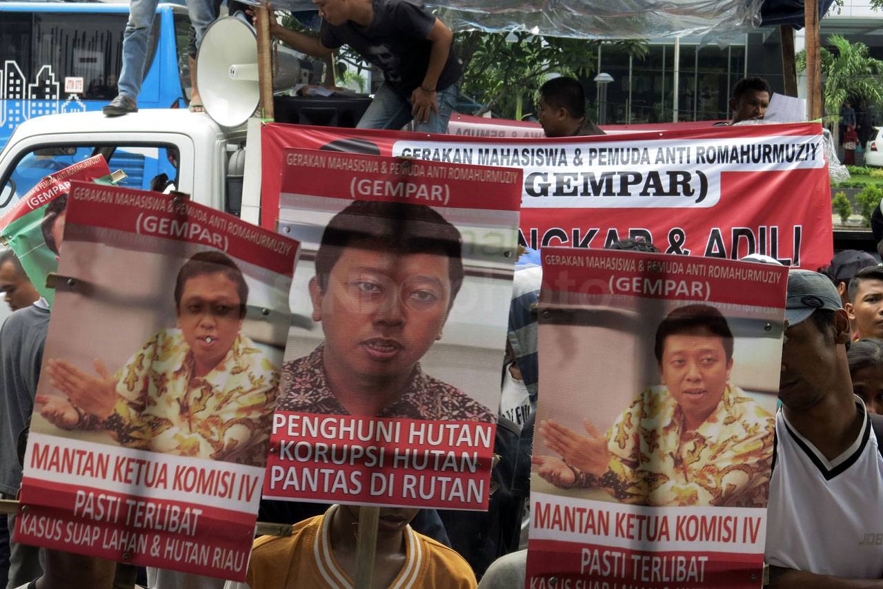 Mahasiswa Desak KPK...