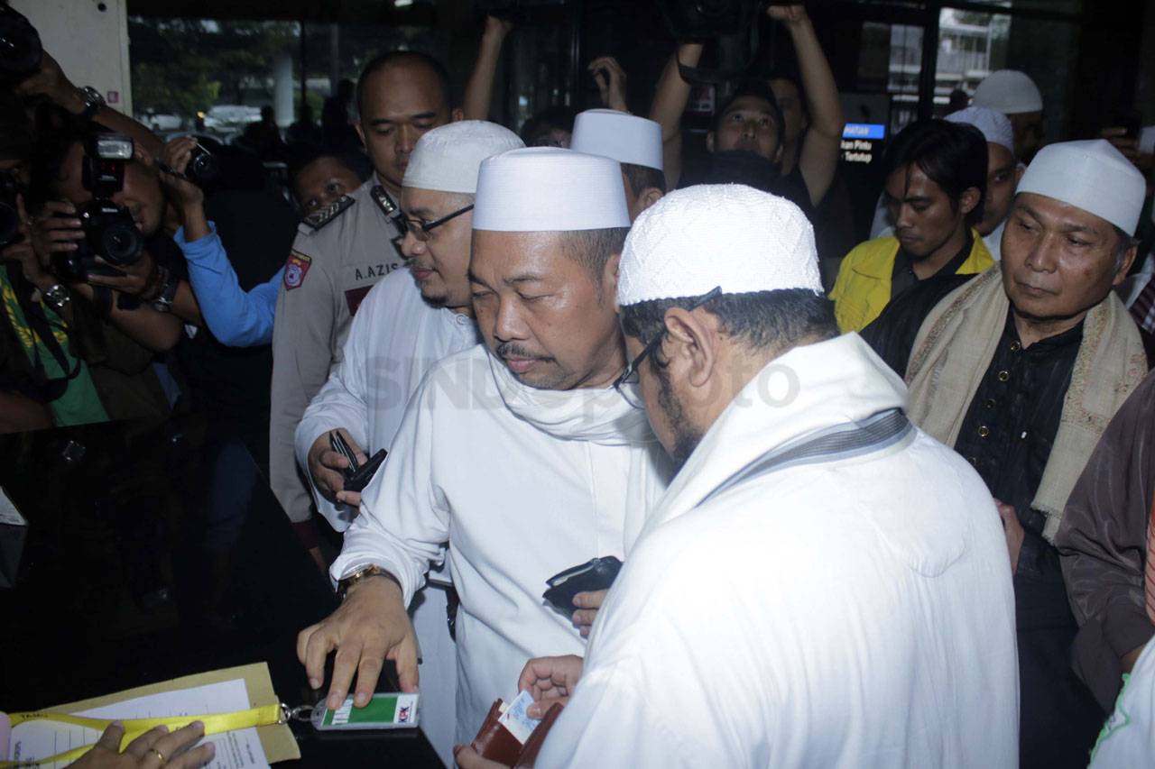 LPI Laporkan Ahok ke...