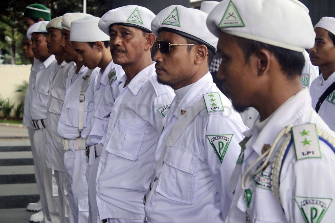 LPI Laporkan Ahok ke...