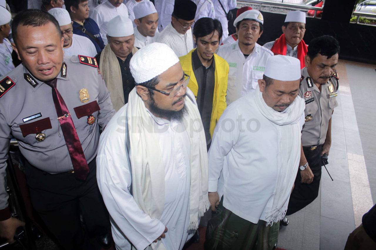 LPI Laporkan Ahok ke...