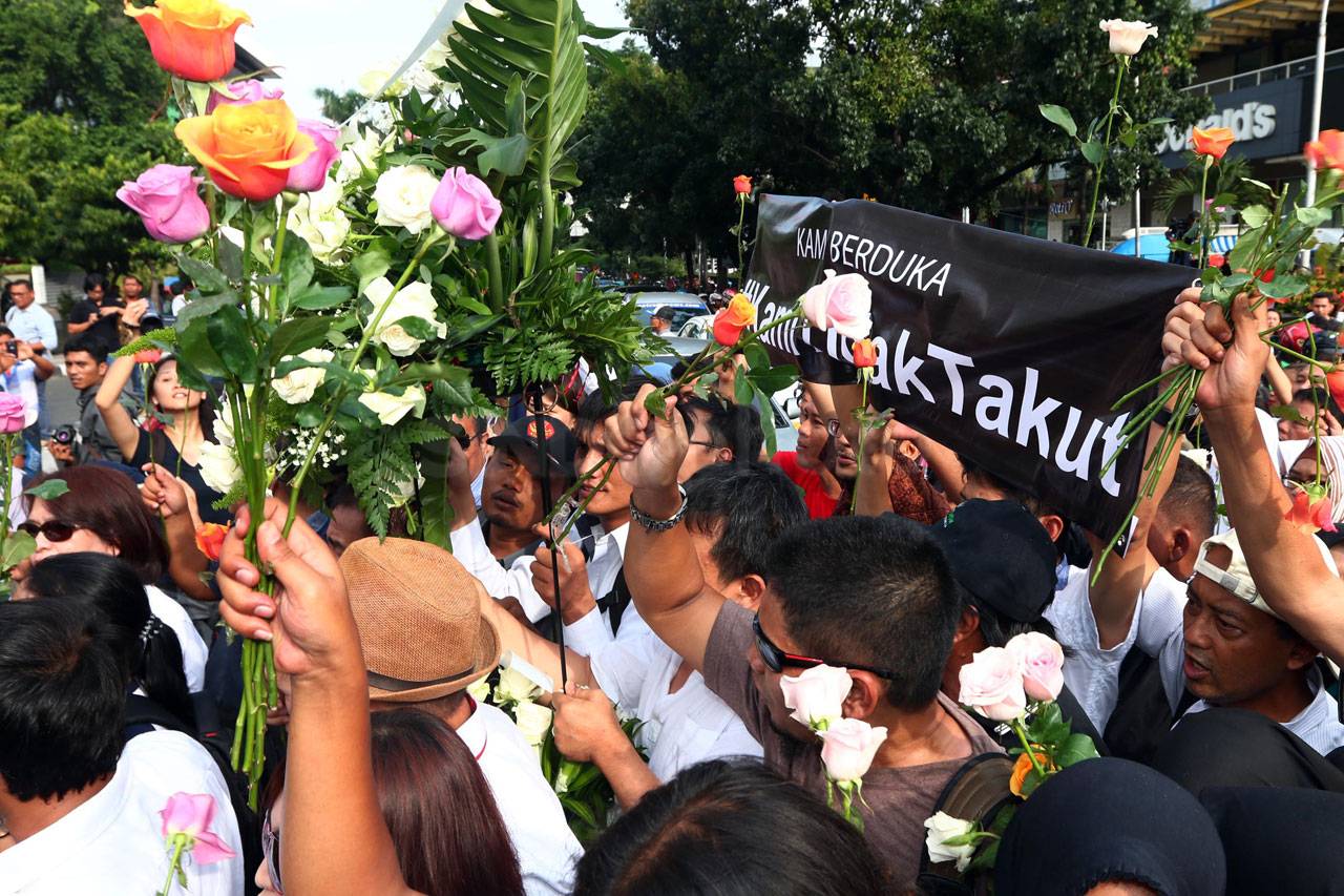 Warga Jakarta Bersatu...