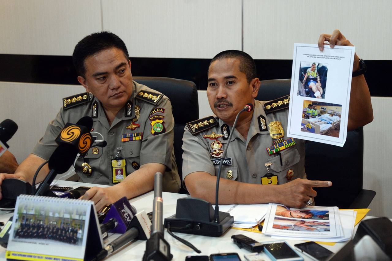 Polisi Tunjukkan Foto...