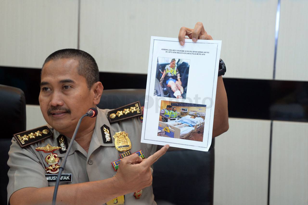 Polisi Tunjukkan Foto...