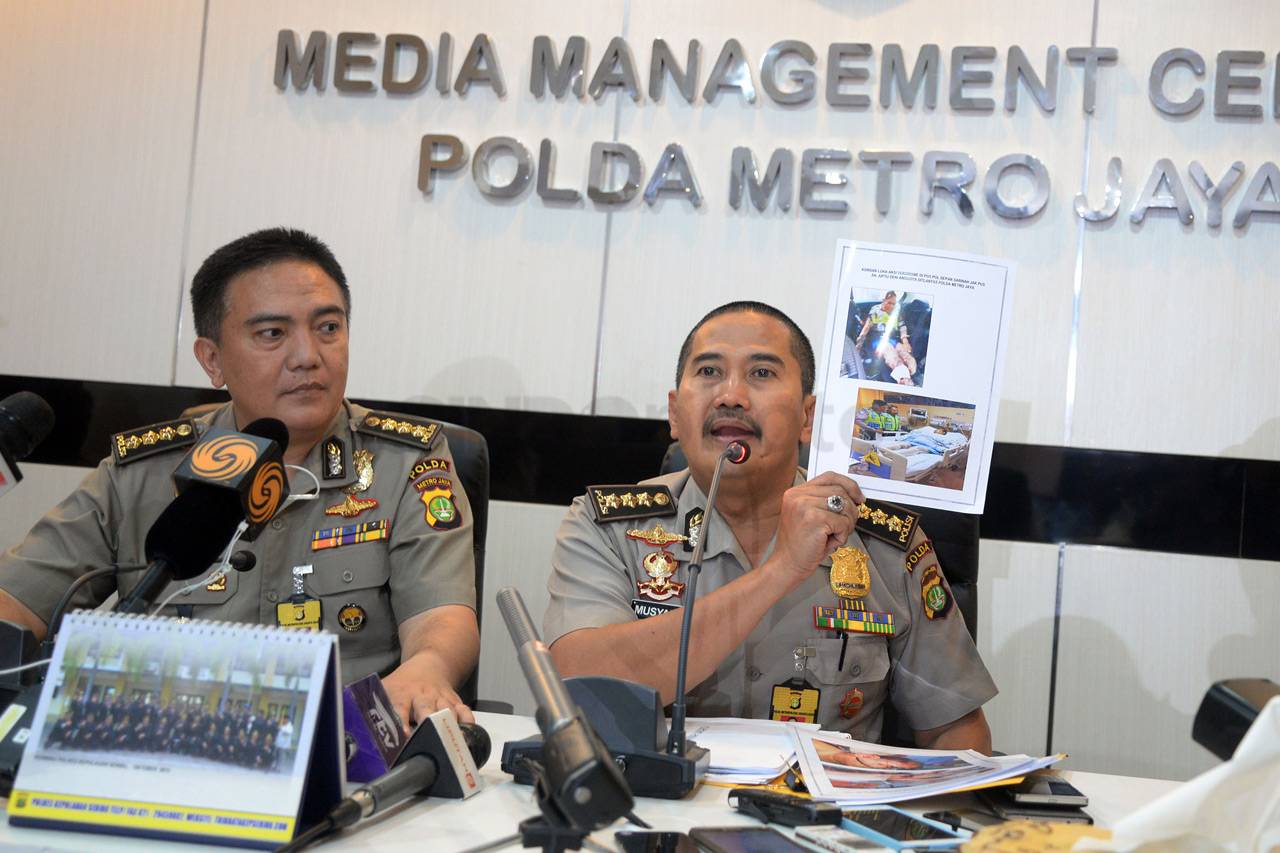 Polisi Tunjukkan Foto...