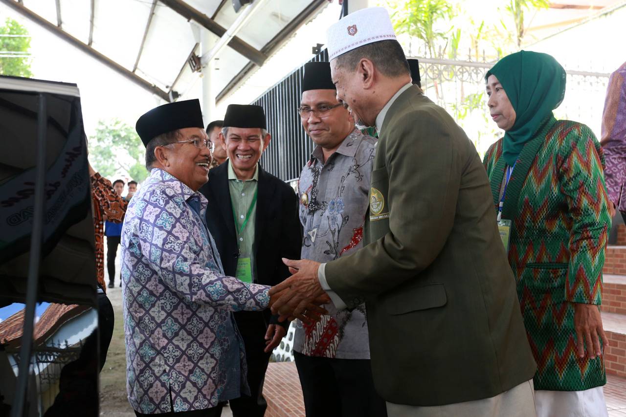 Wapres Hadiri Silaturahmi...