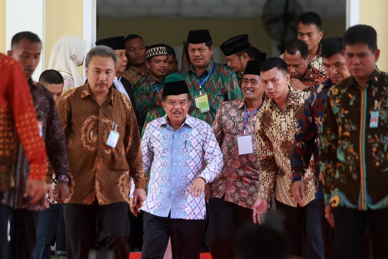 Wapres Hadiri Silaturahmi...