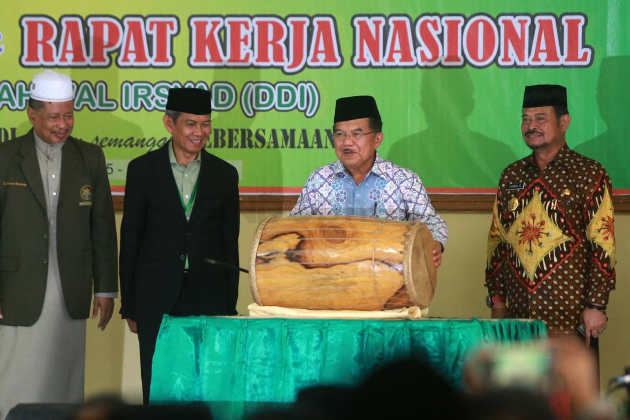 Wapres Hadiri Silaturahmi...
