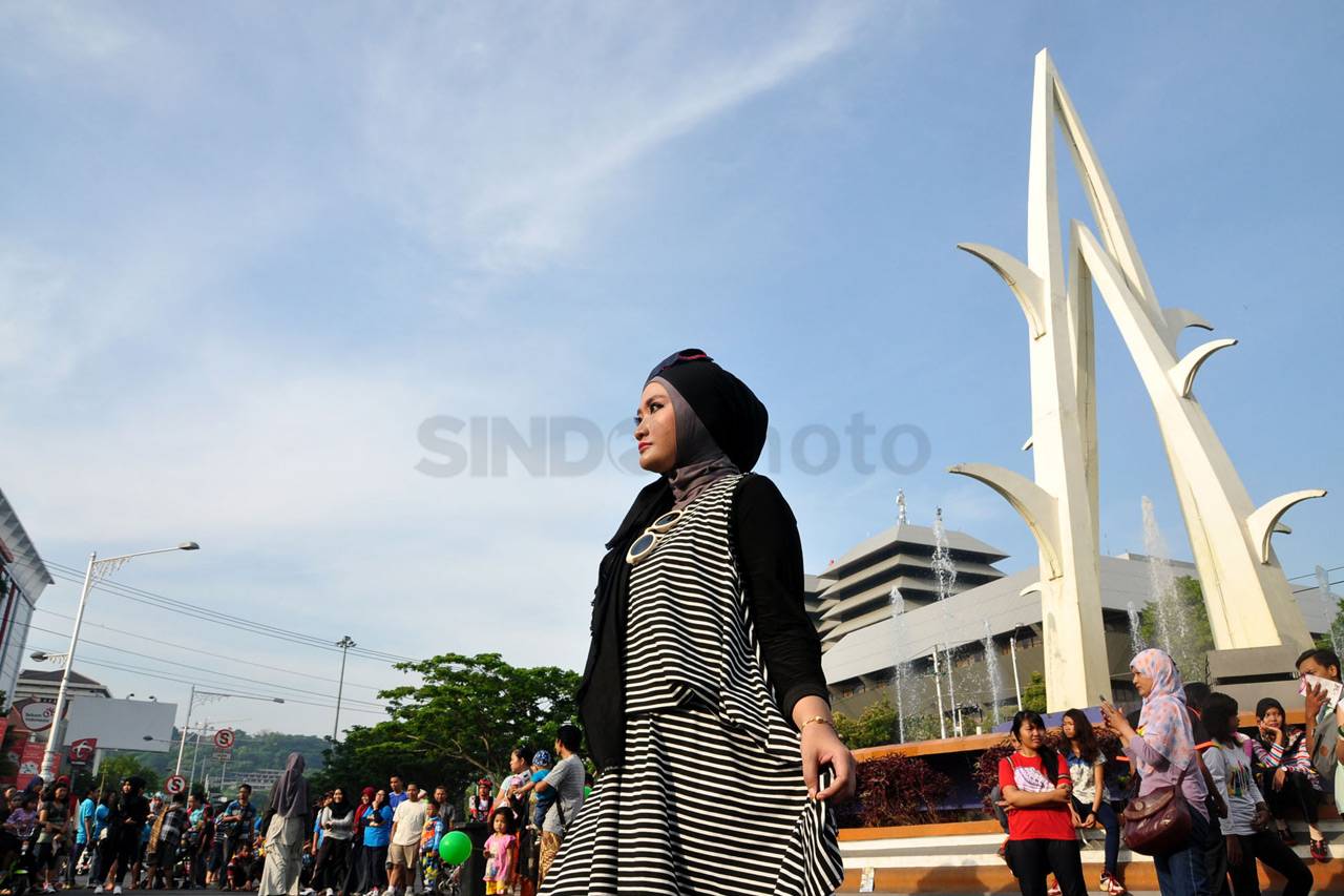 Fashion Hijab on The...