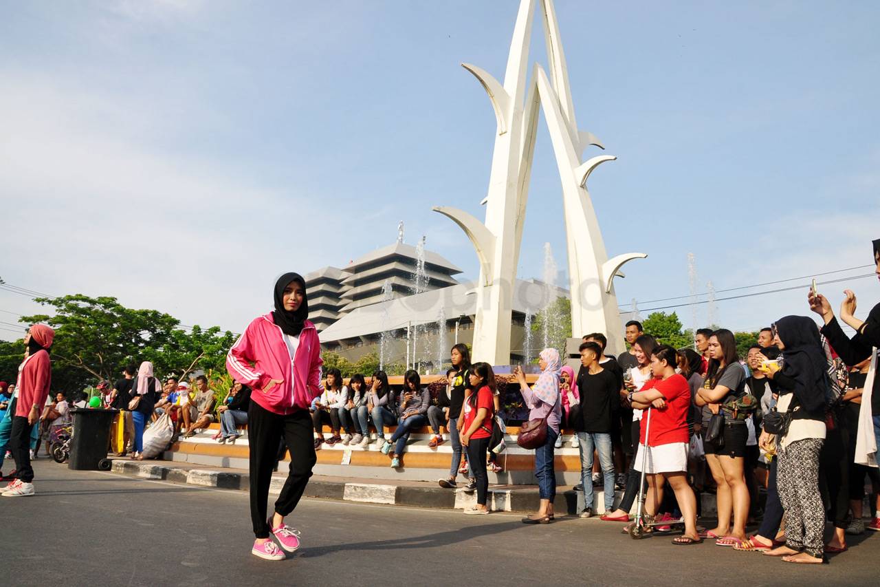Fashion Hijab on The...