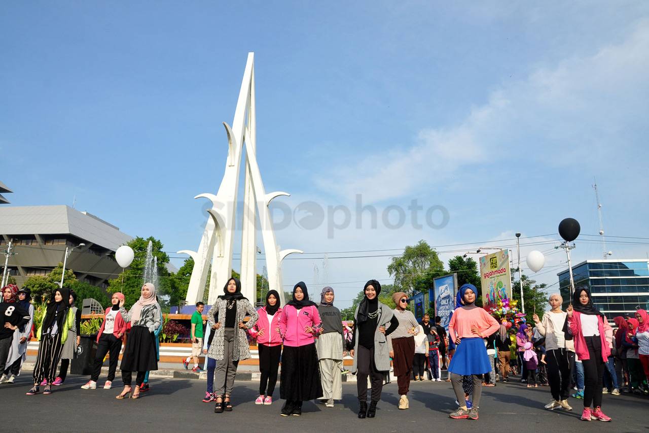 Fashion Hijab on The...