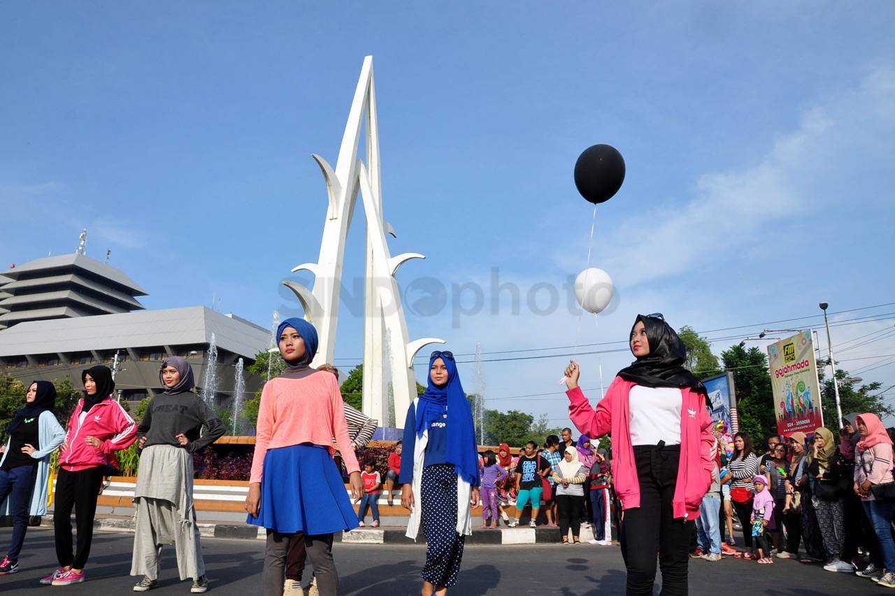 Fashion Hijab on The...
