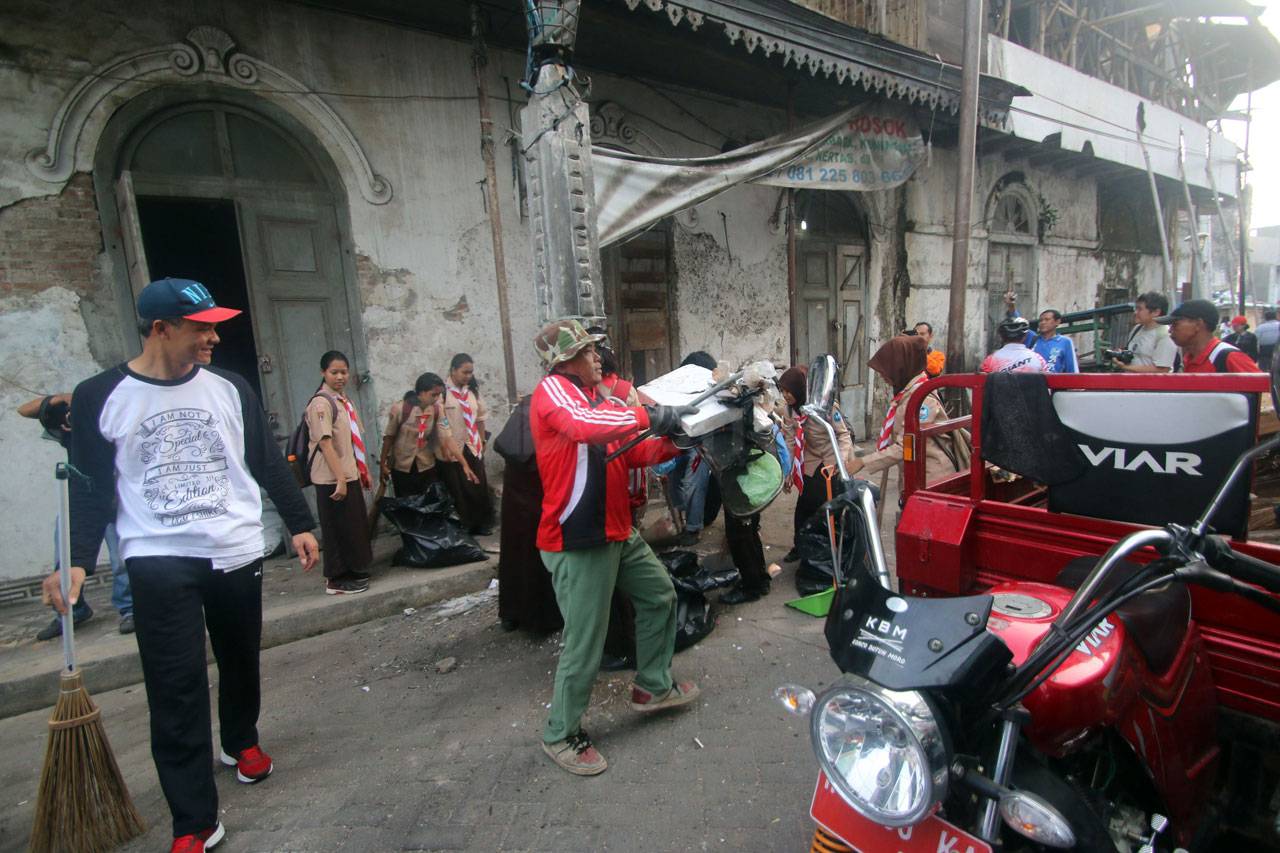 Ganjar Pranowo Ajak...