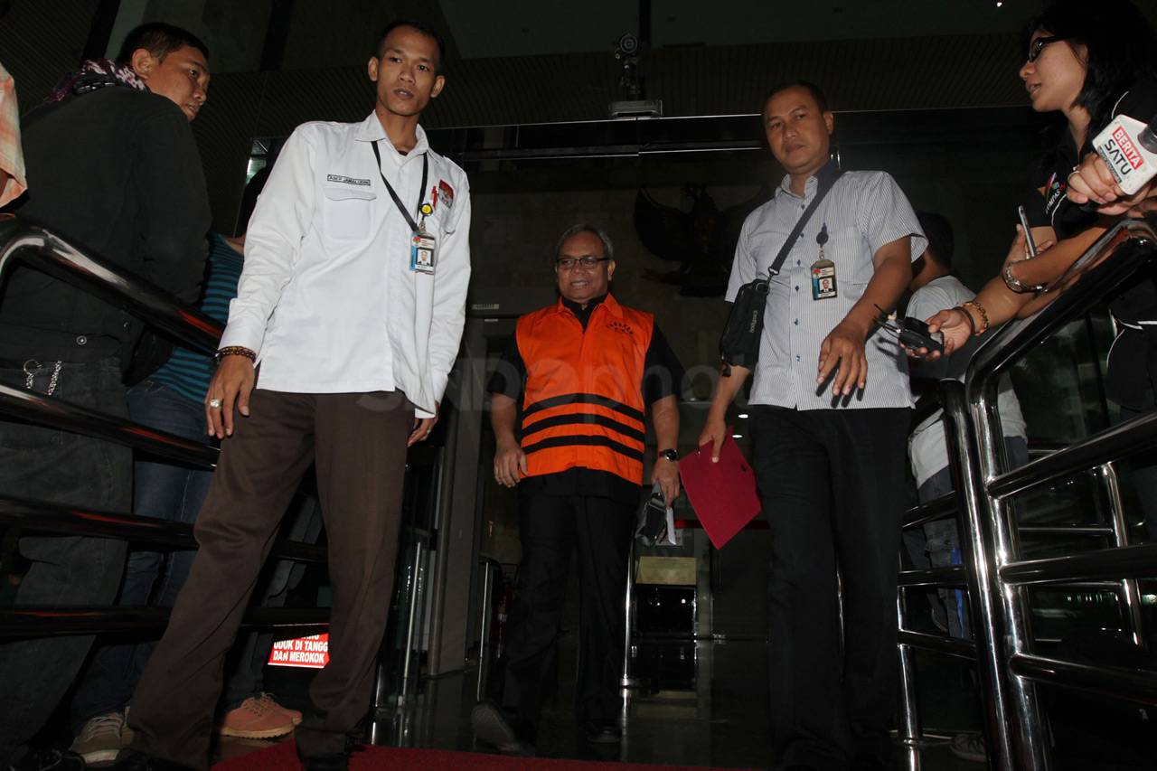 KPK Periksa Anggota...
