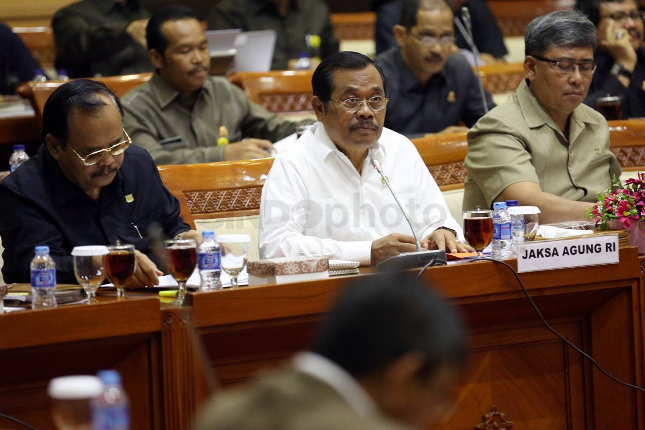 Komisi III Gelar Rapat...