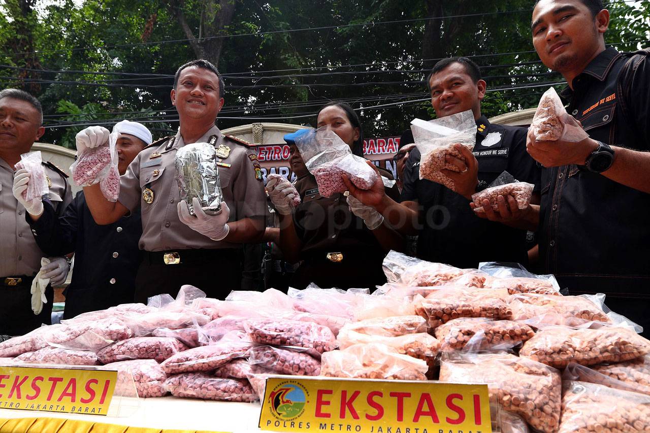Polres Metro Jakarta...