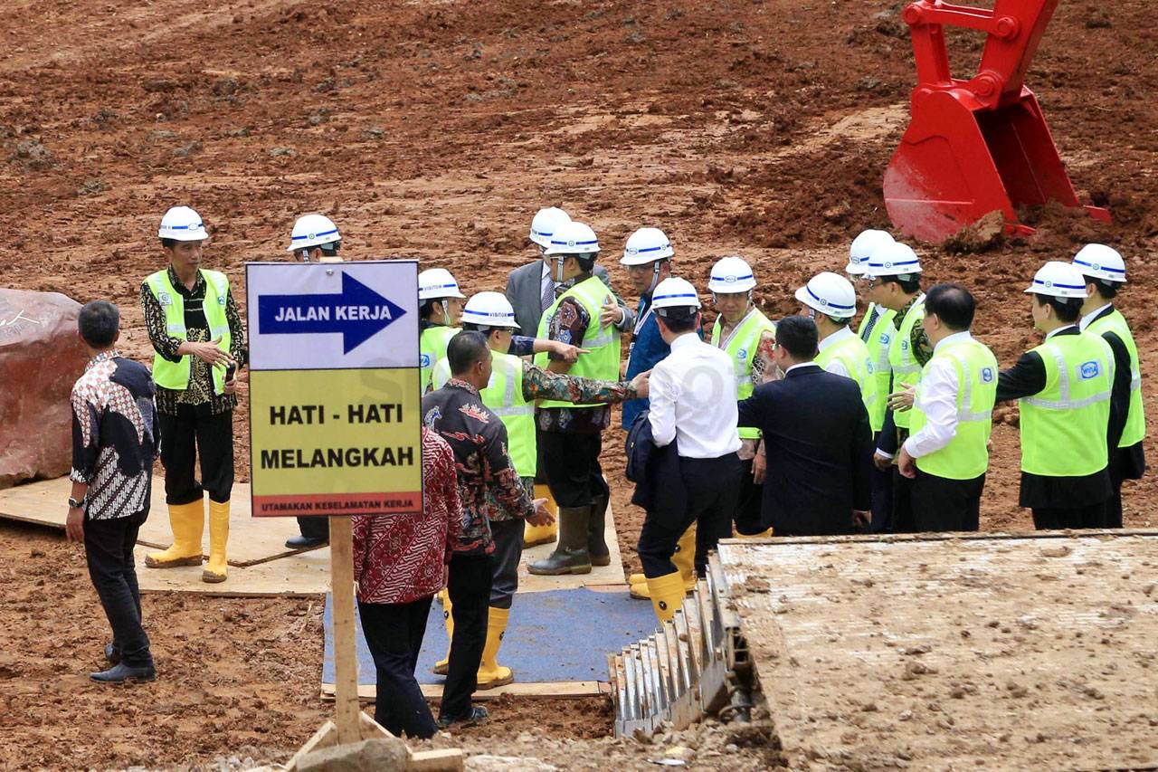 Presiden Jokowi Resmikan...
