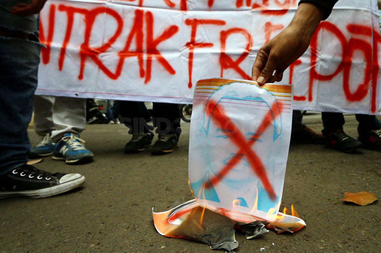 Mahasiswa Tolak Perpanjangan...