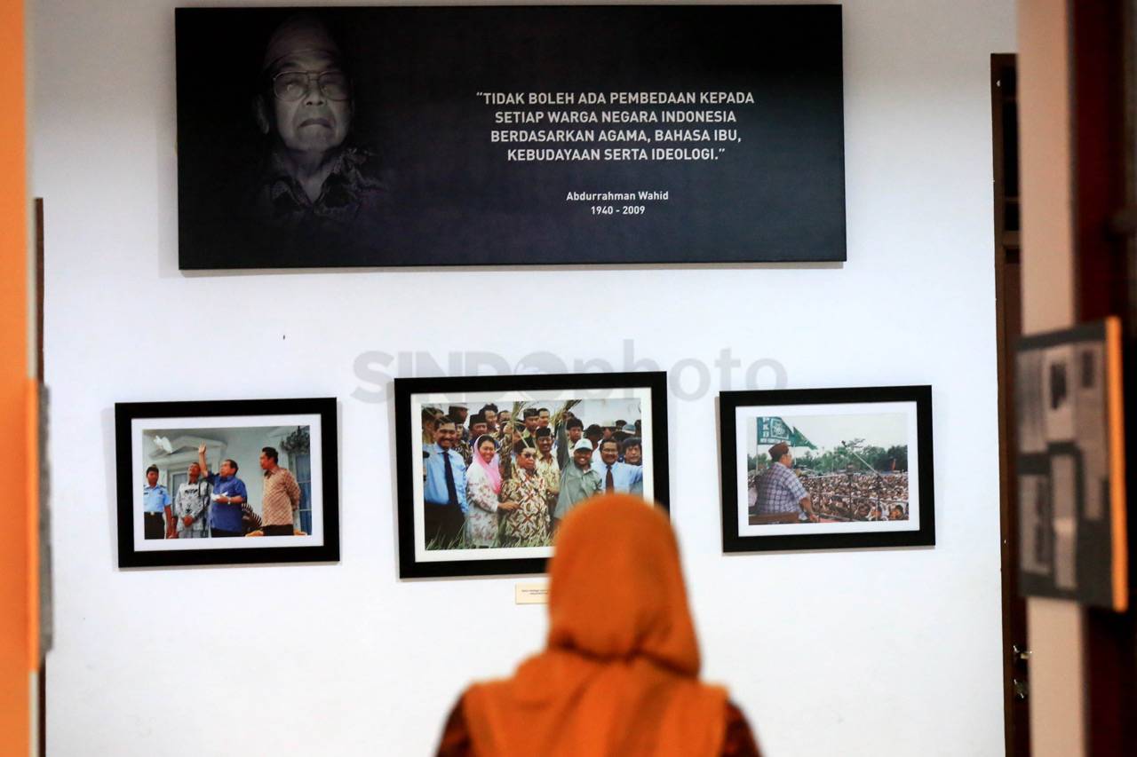 Ahok Terima Penghargaan...