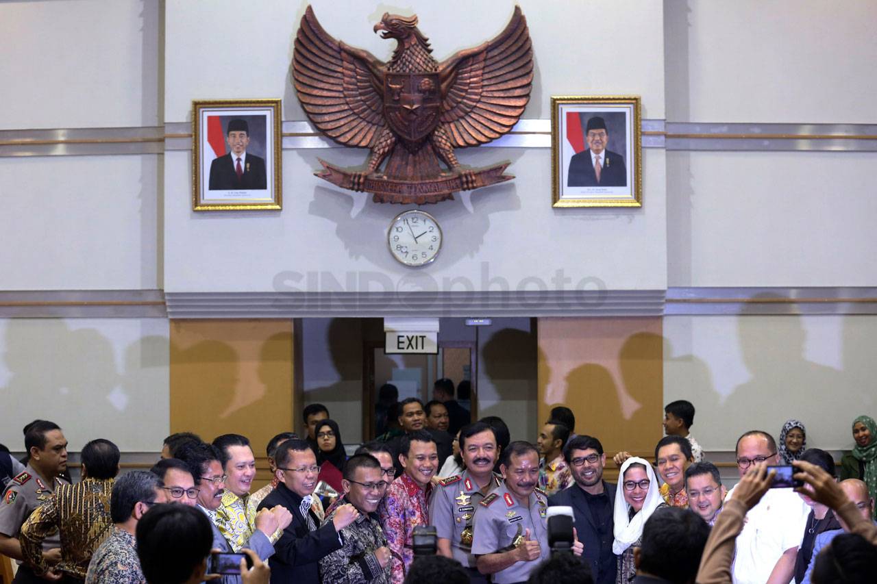 Gantikan Aziz Syamsuddin,...