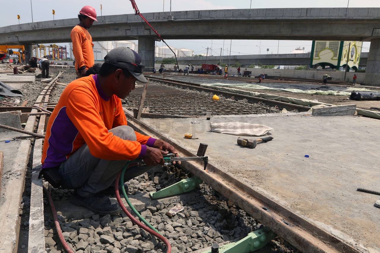 Pembangunan Jalur Kereta...