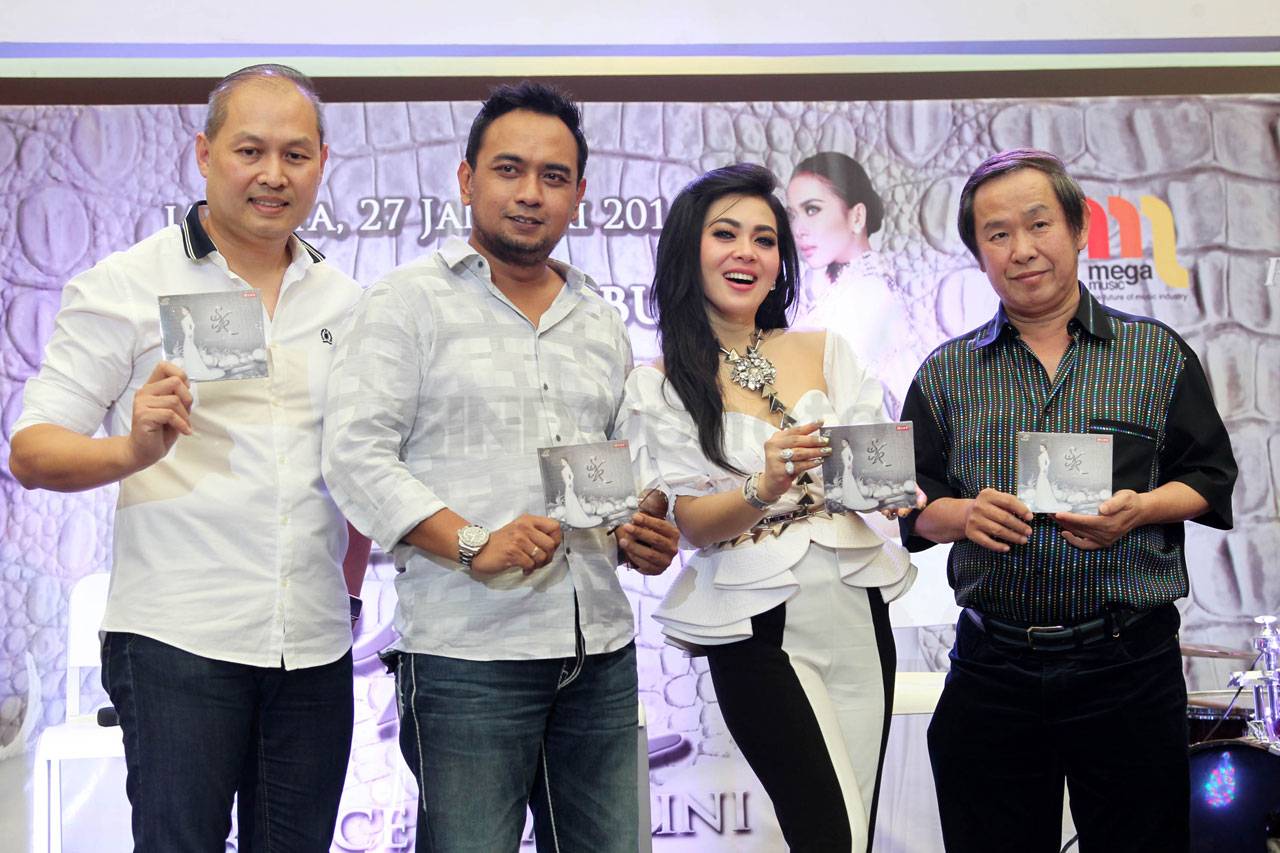 Syahrini Luncurkan Album...
