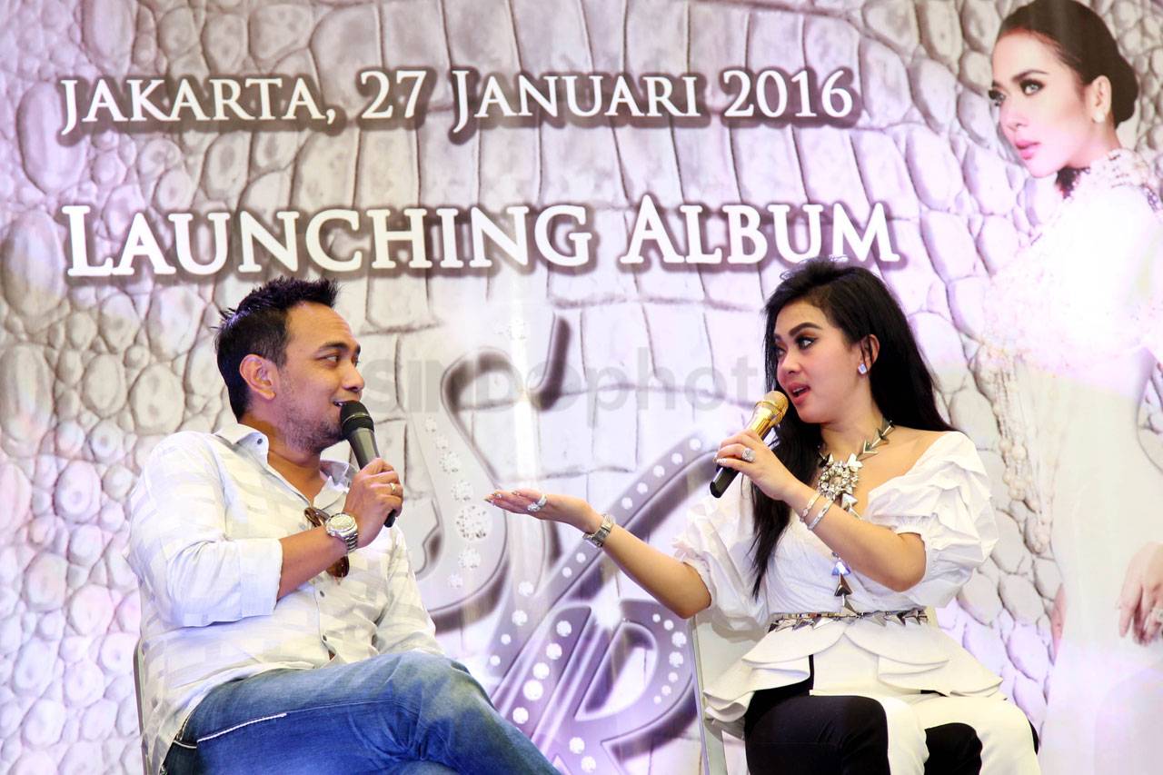 Syahrini Luncurkan Album...