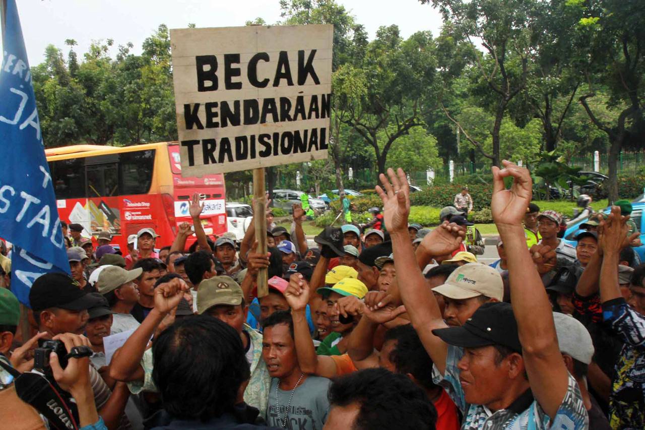 Ratusan Tukang Becak...