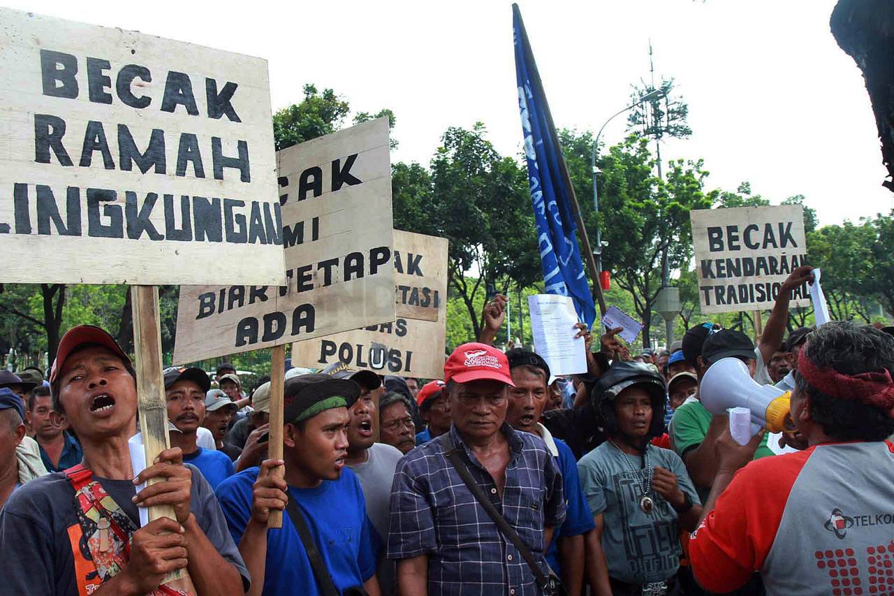 Ratusan Tukang Becak...