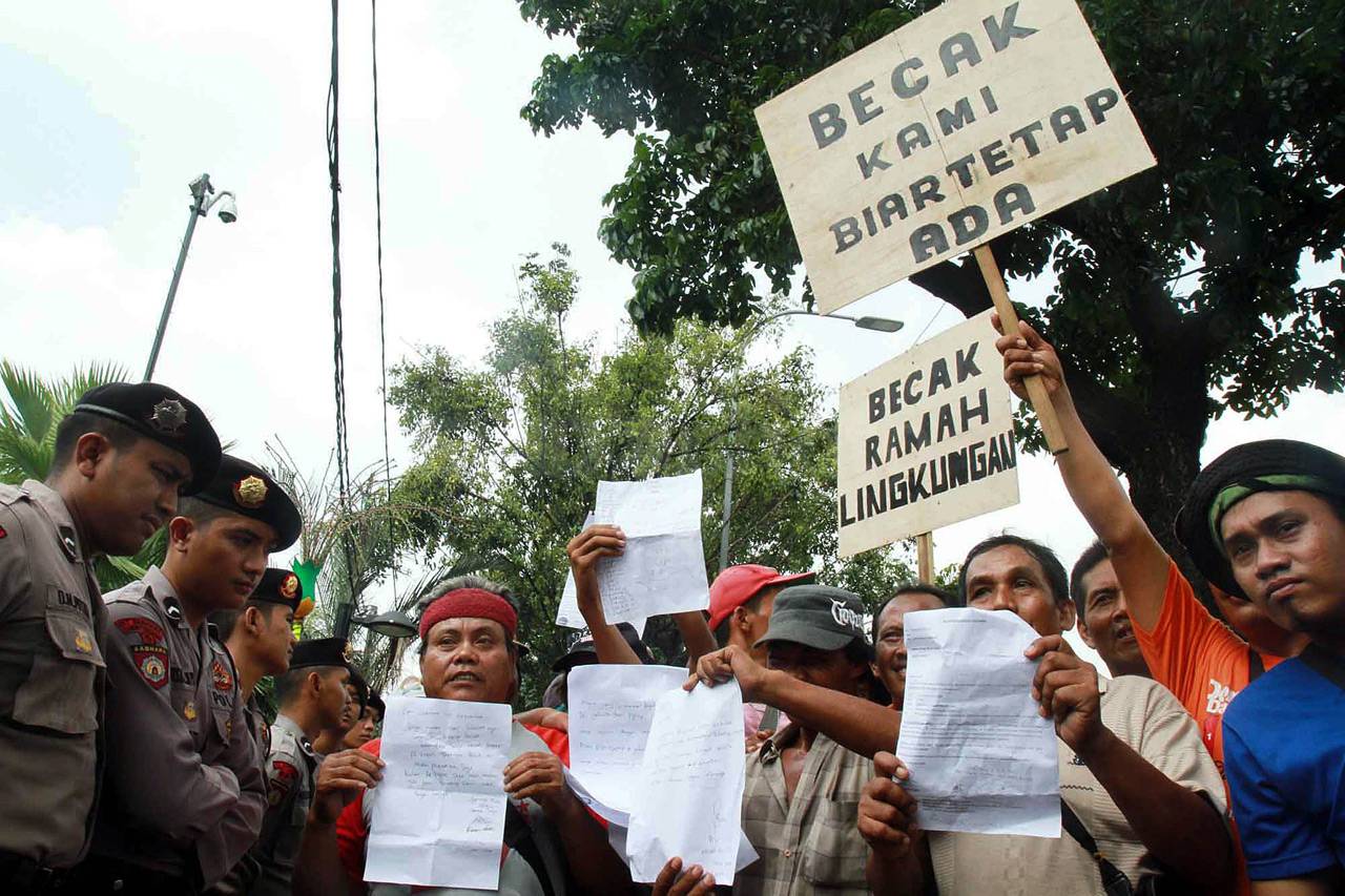Ratusan Tukang Becak...