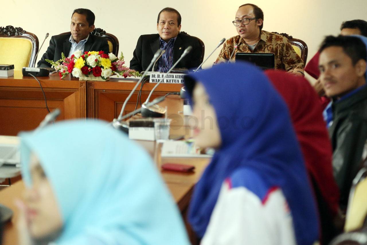 Wakil Ketua DPR Taufik...