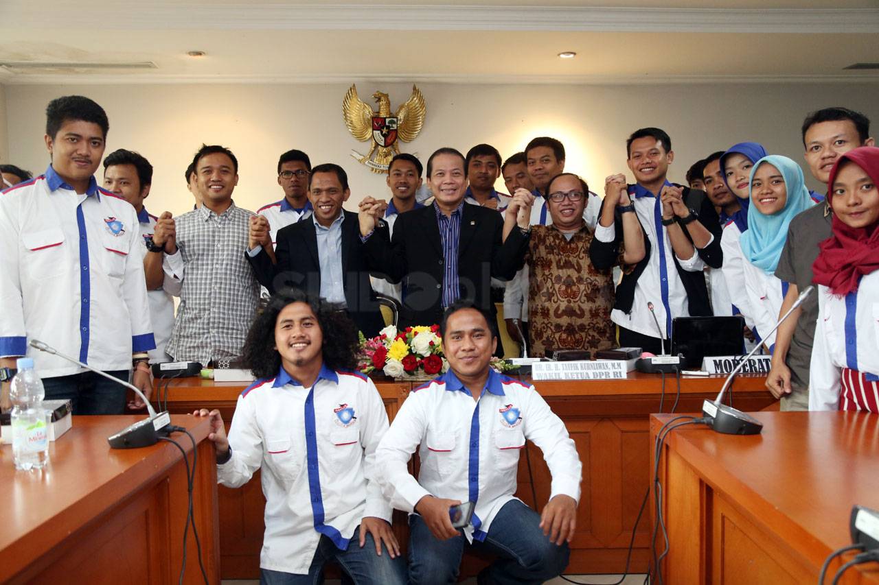 Wakil Ketua DPR Taufik...