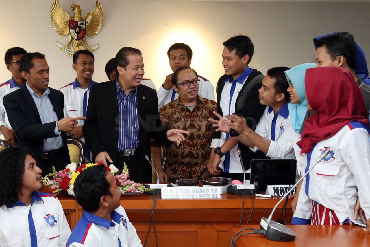 Wakil Ketua DPR Taufik...