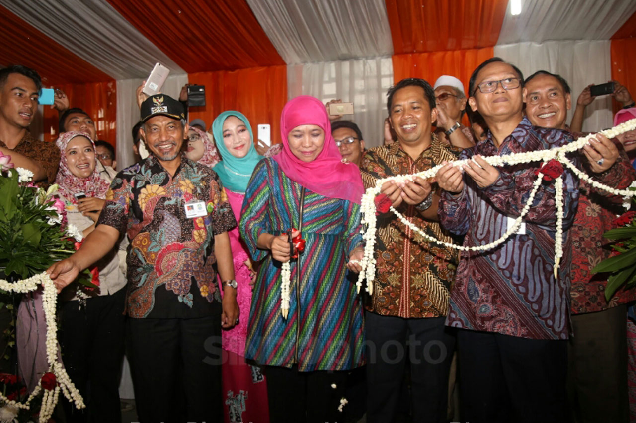 Mensos Resmikan E-warong...