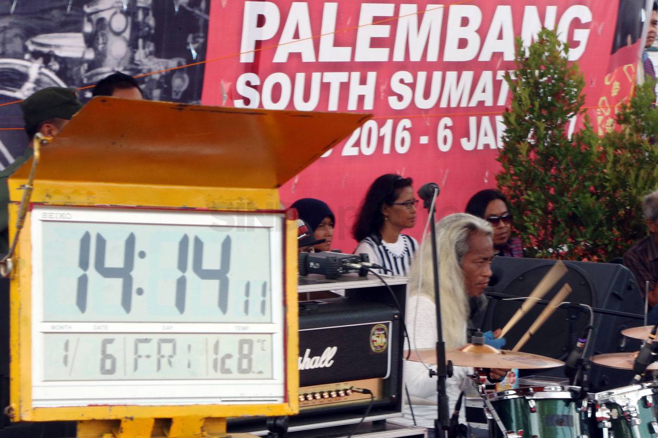 Drummer Kunto Hartono...